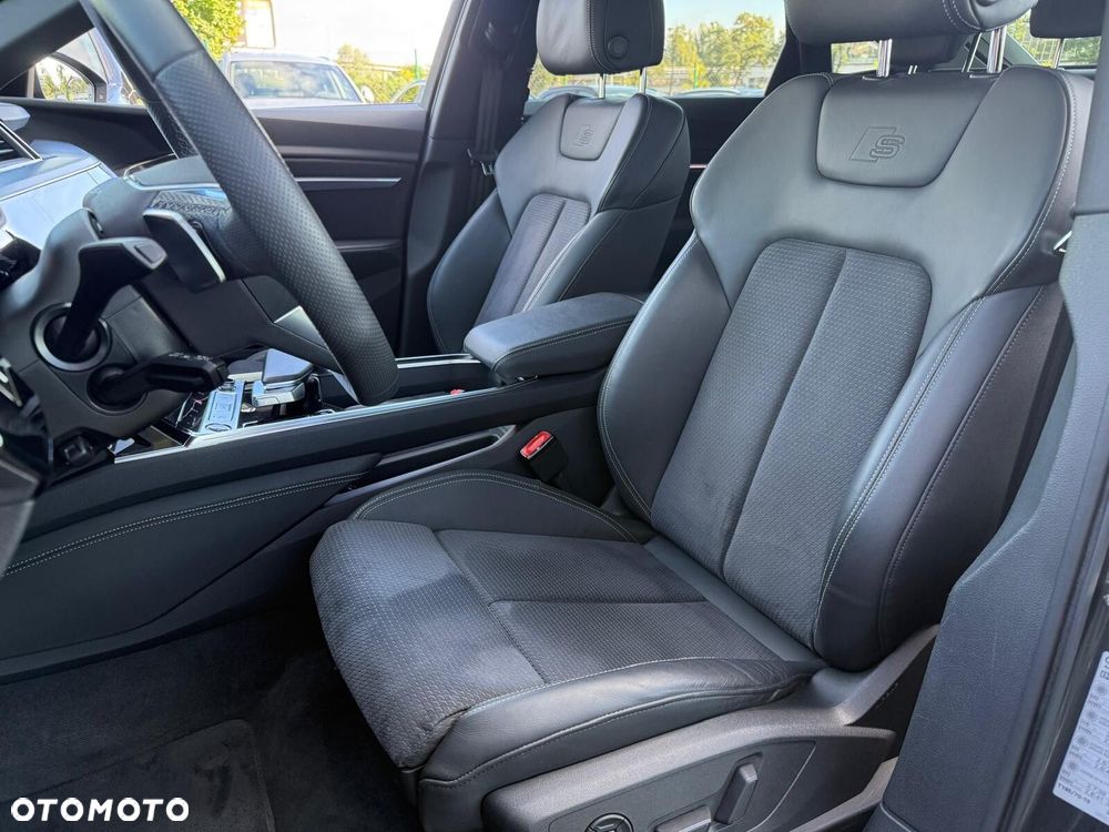 Audi Q8 Sportback e-tron - 17
