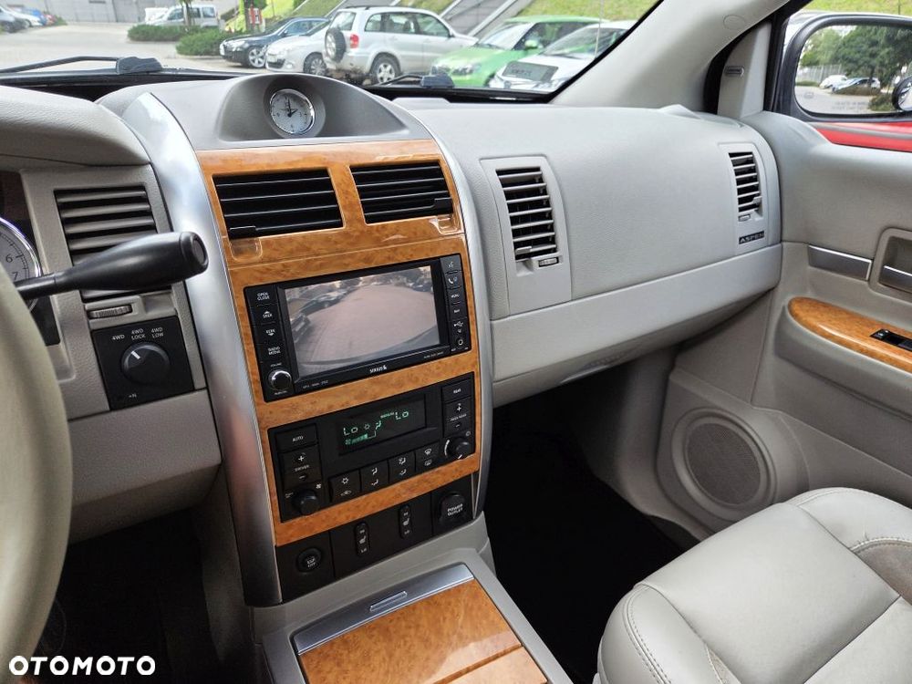 Chrysler Aspen - 36