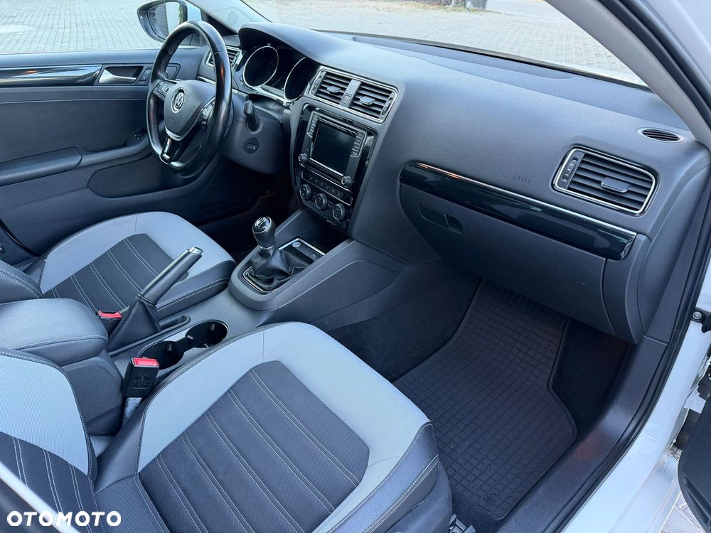 Volkswagen Jetta 1.4 TSI BMT Highline - 9