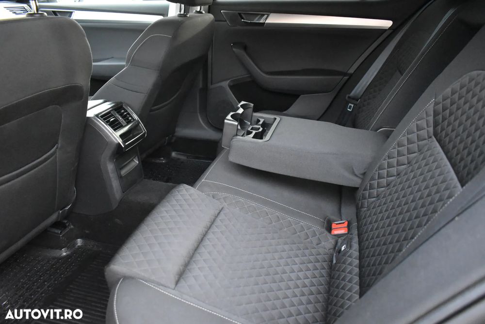 Skoda Superb 2.0 TDI DSG Ambition - 11