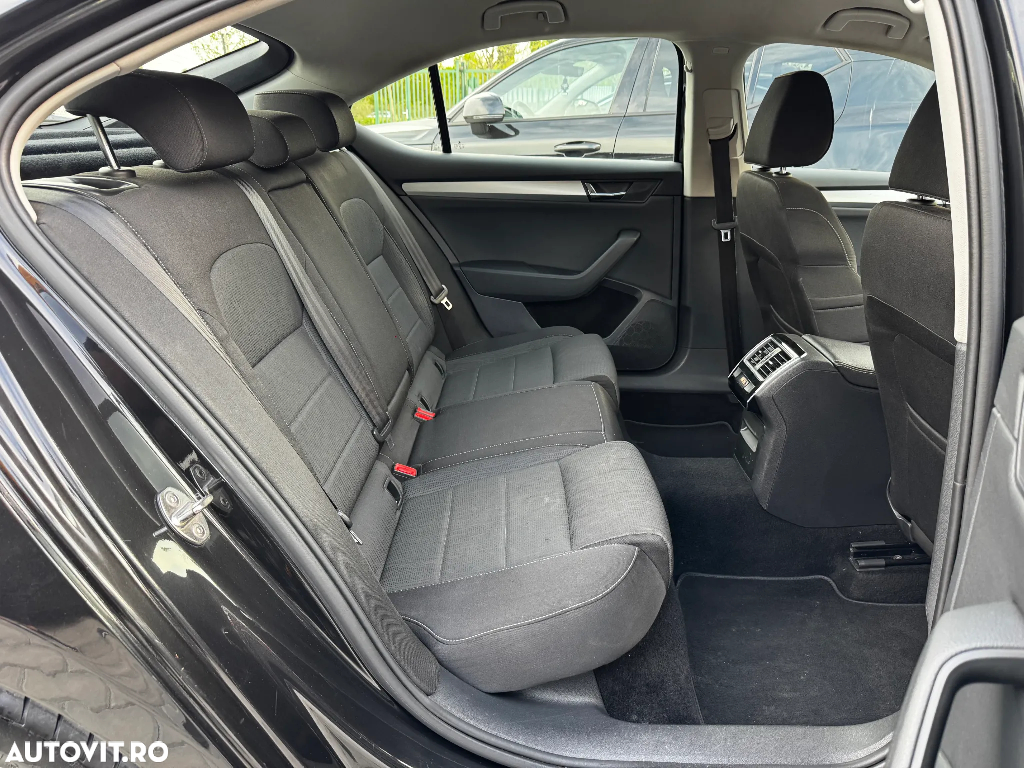 Skoda Superb 2.0 TDI Active - 12