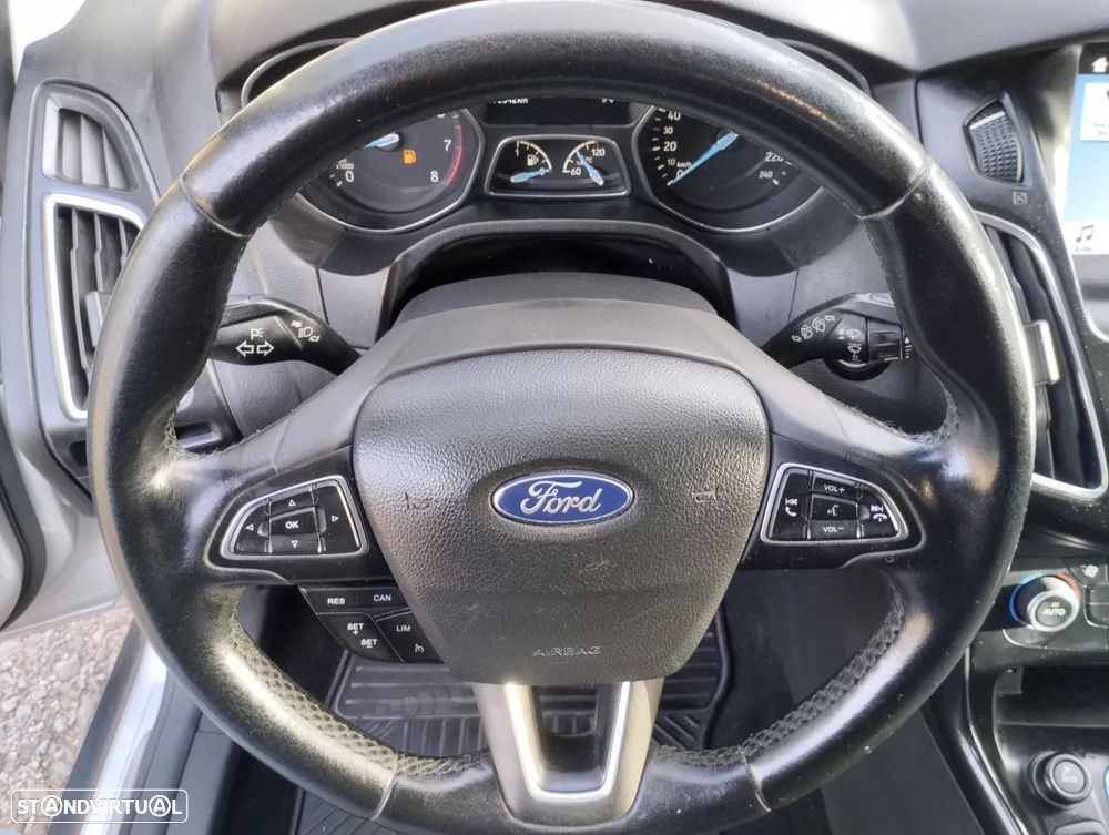 Ford Focus 1.0 EcoBoost Titanium - 27