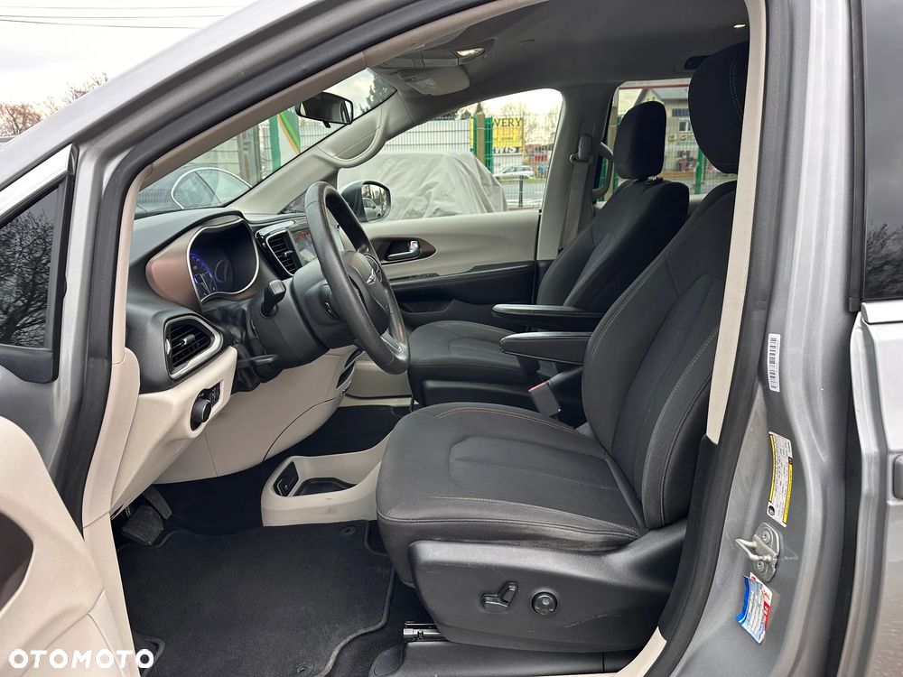 Chrysler Pacifica - 13