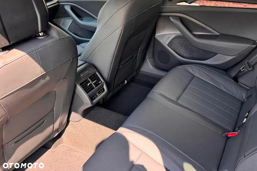 Skoda Superb 2.0 TDI SCR 4x4 L&K DSG - 9
