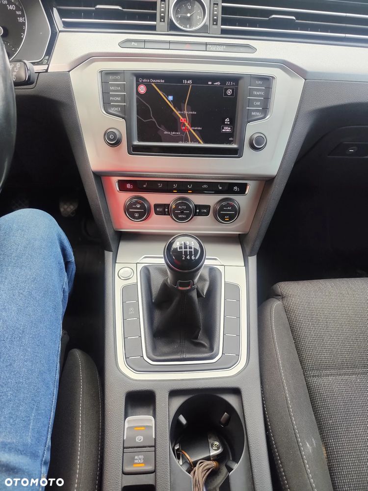 Volkswagen Passat Variant 2.0 TDI SCR Comfortline - 20