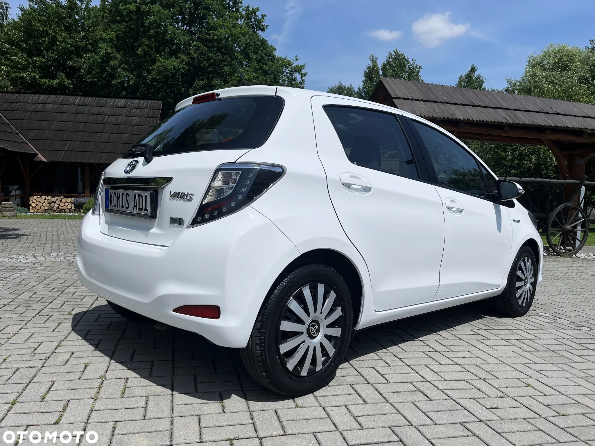 Toyota Yaris Hybrid 100 Premium - 8