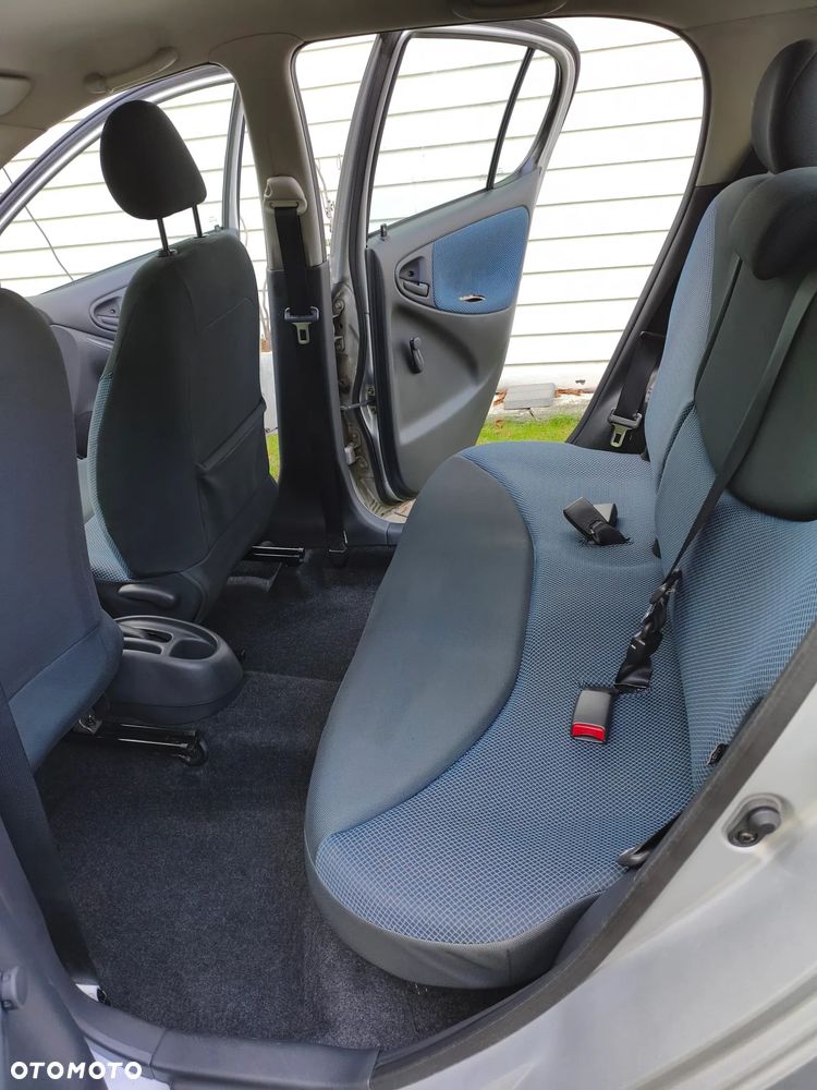 Toyota Yaris 1.0 Unlimited - 17