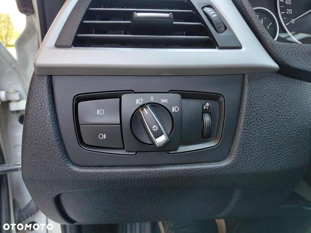 BMW Seria 3 320i Sport Line - 17
