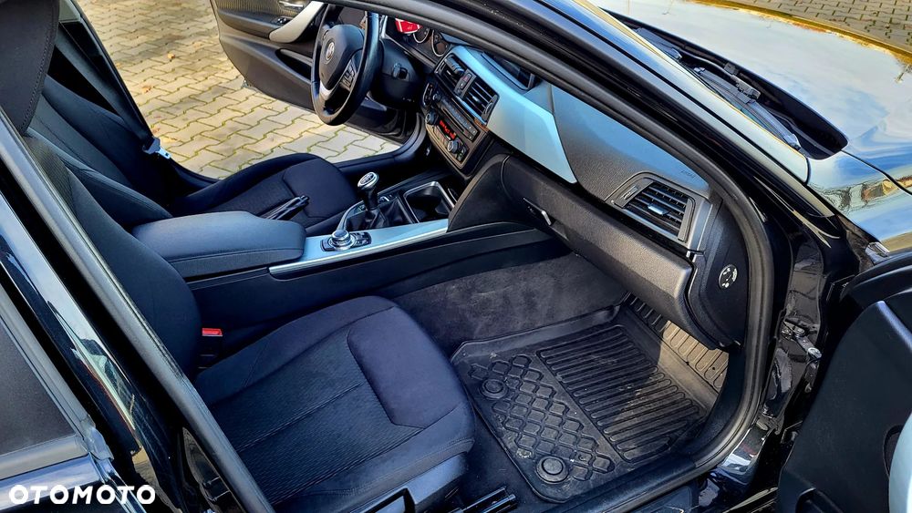 BMW Seria 3 318d DPF - 12