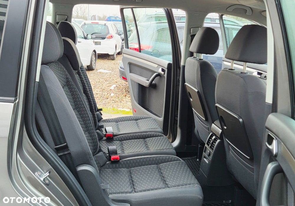 Volkswagen Touran - 30