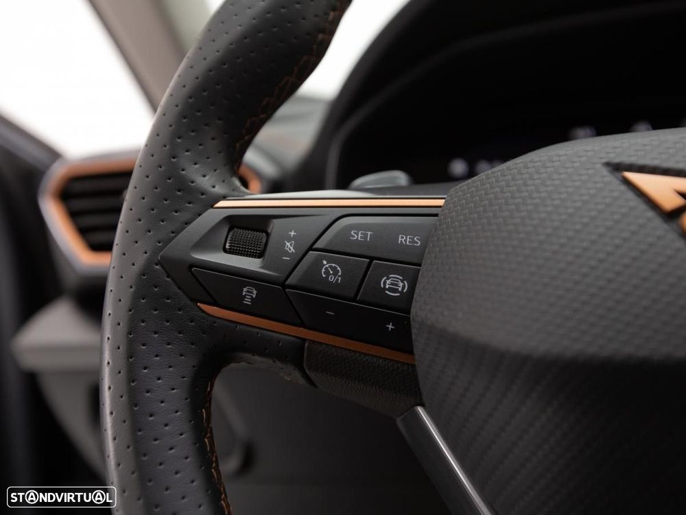 Cupra Formentor 1.4 e-Hybrid Base DSG - 17