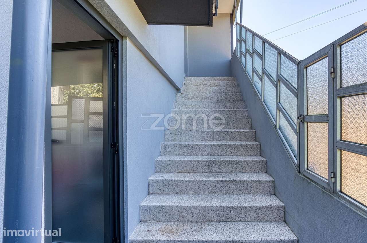 Moradia Bifamiliar T1 + T2 com Terreno e Garagem | Valbom, Gondomar - Grande imagem: 4/41