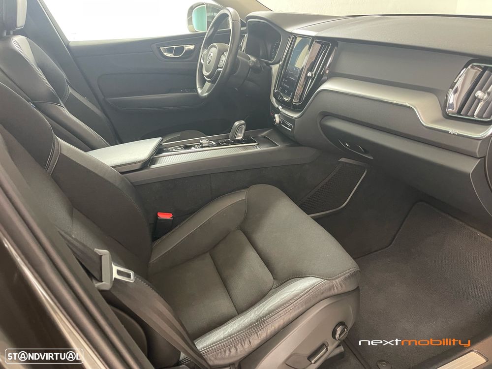 Volvo XC 60 2.0 T8 PHEV Momentum Plus AWD - 17