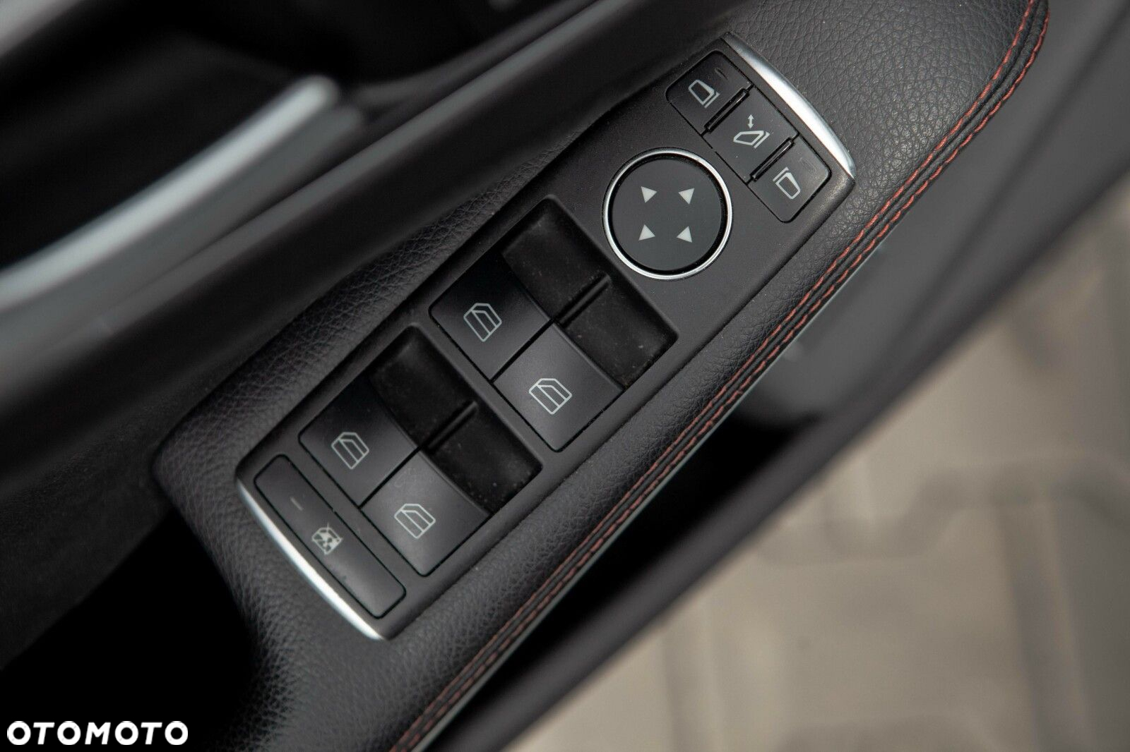 Mercedes-Benz GLA 220 4-Matic AMG Line - 17