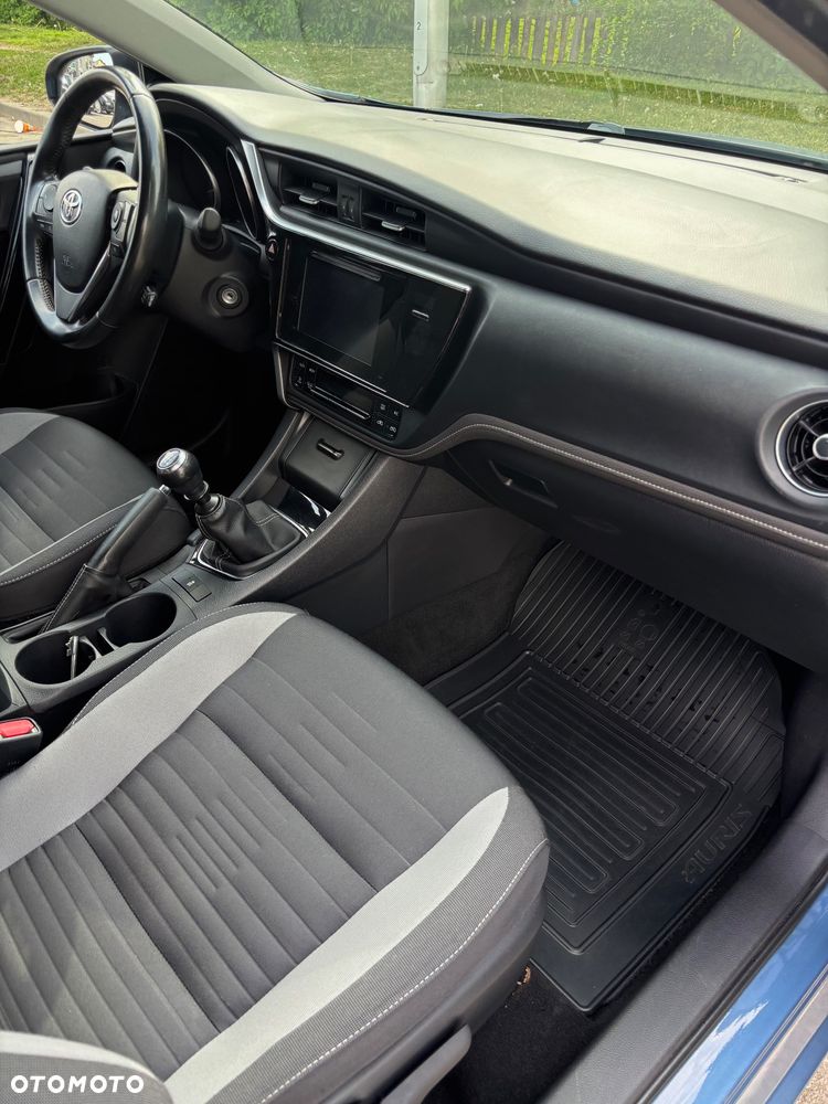 Toyota Auris 1.6 Premium + - 13