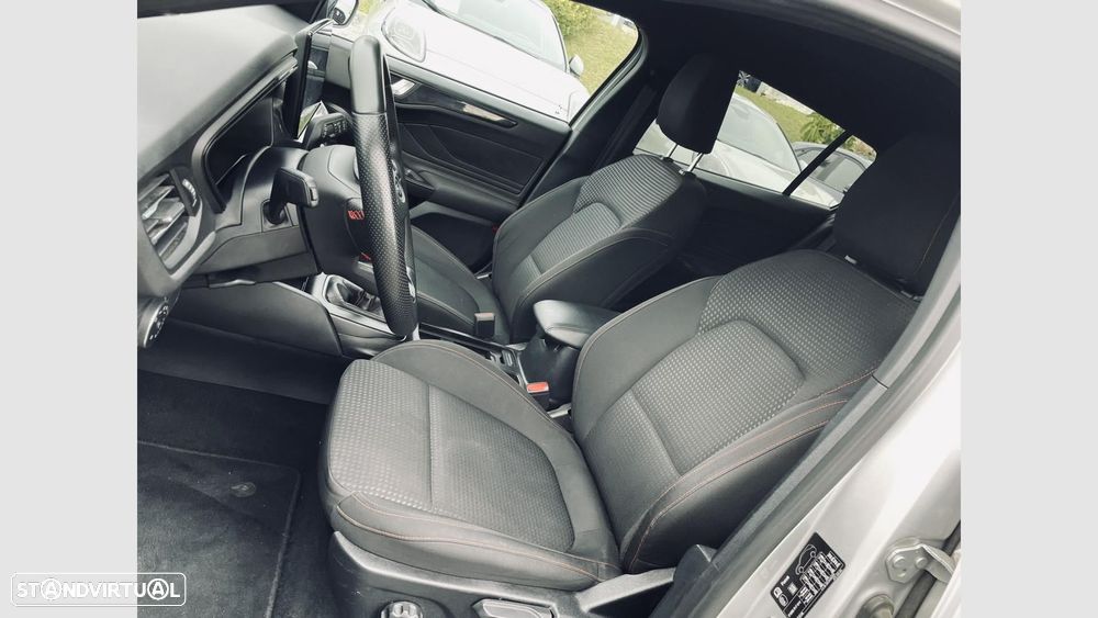 Ford Focus SW 1.0 EcoBoost ST-Line X — fotografia 9