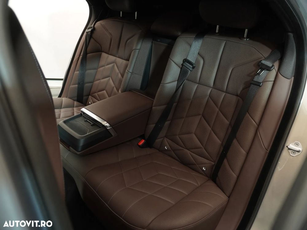 BMW Seria 7 740d xDrive - 31