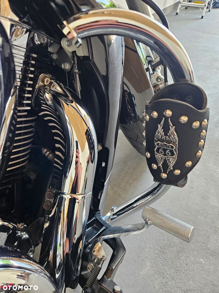 Suzuki Intruder - 10
