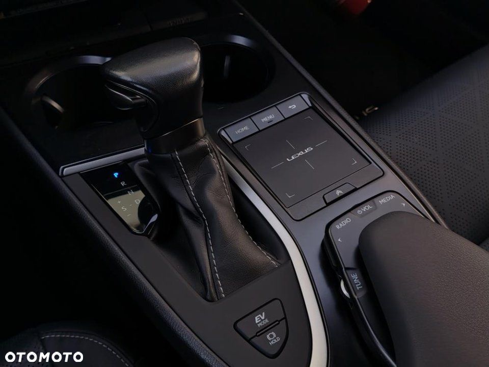 Lexus UX - 28