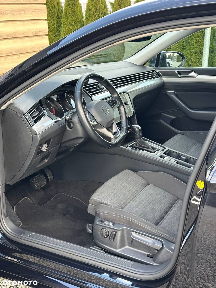 Volkswagen Passat - 13