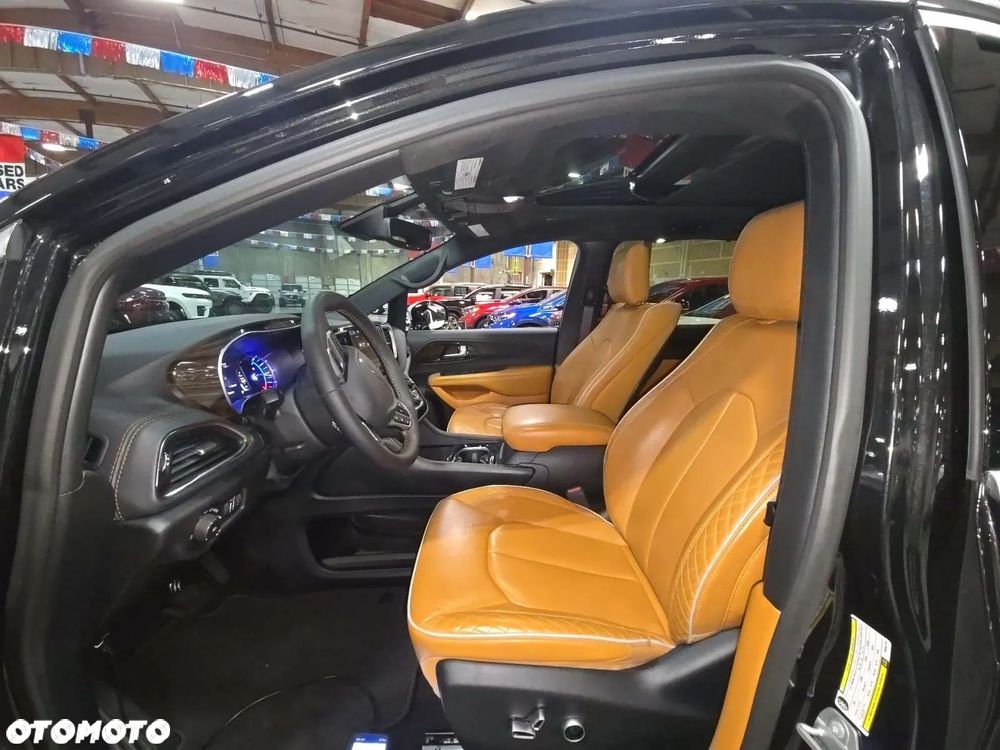 Chrysler Pacifica - 6