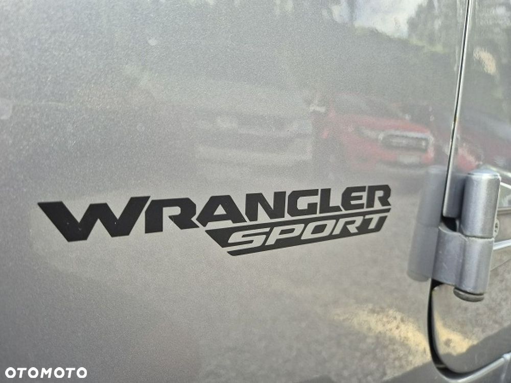 Jeep Wrangler - 11