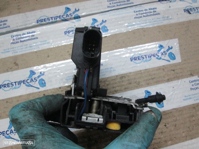 Fecho 4B0839015D AUDI A4 B6 2003 2.5TDI 4X4 180CV 4P PRETO TE 7 PINOS - 2