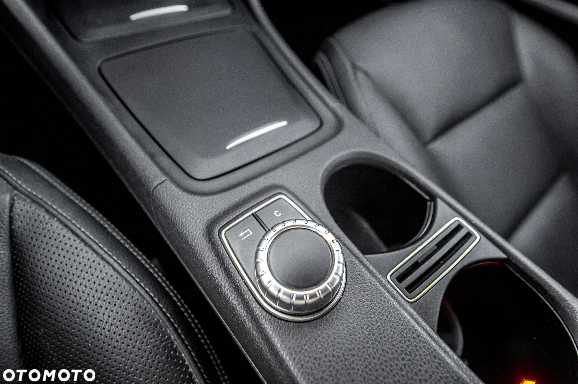 Mercedes-Benz Klasa A 250 4Matic 7G-DCT AMG Line - 36
