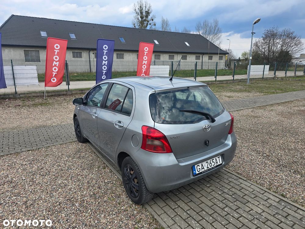 Toyota Yaris 1.3 Sol MM - 9