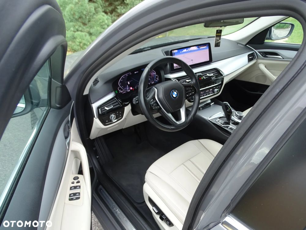 BMW Seria 5 520e Luxury Line - 9