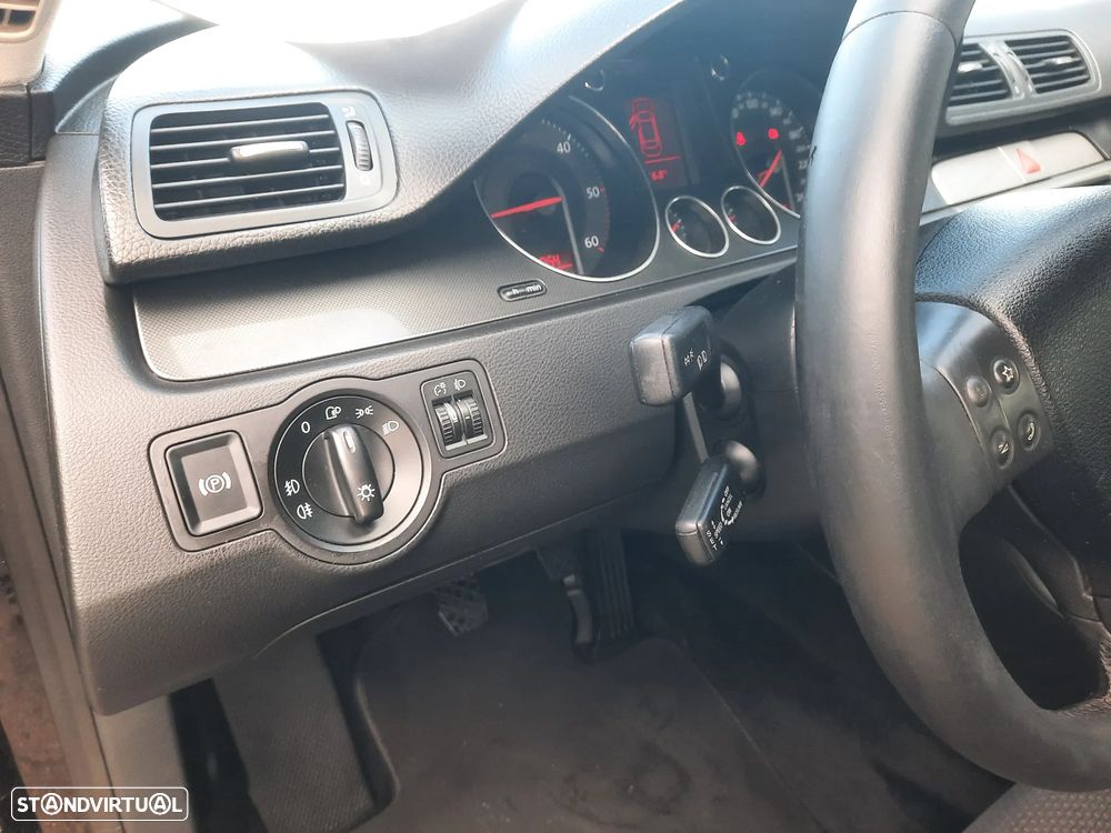 VW Passat Variant 2.0 TDI Confortline - 21