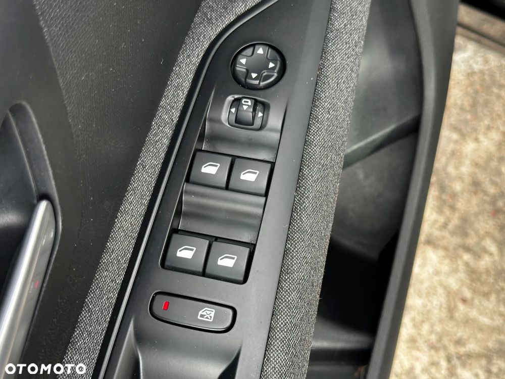 Peugeot 5008 1.2 PureTech Active S&S EAT6 - 23