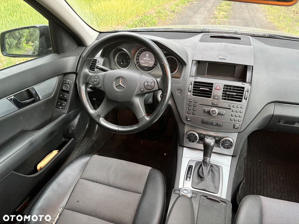 Mercedes-Benz Klasa C 180 CGI Automatik BlueEFFICIENCY Avantgarde - 30