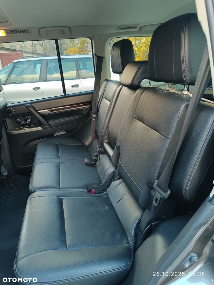 Mitsubishi Pajero - 19