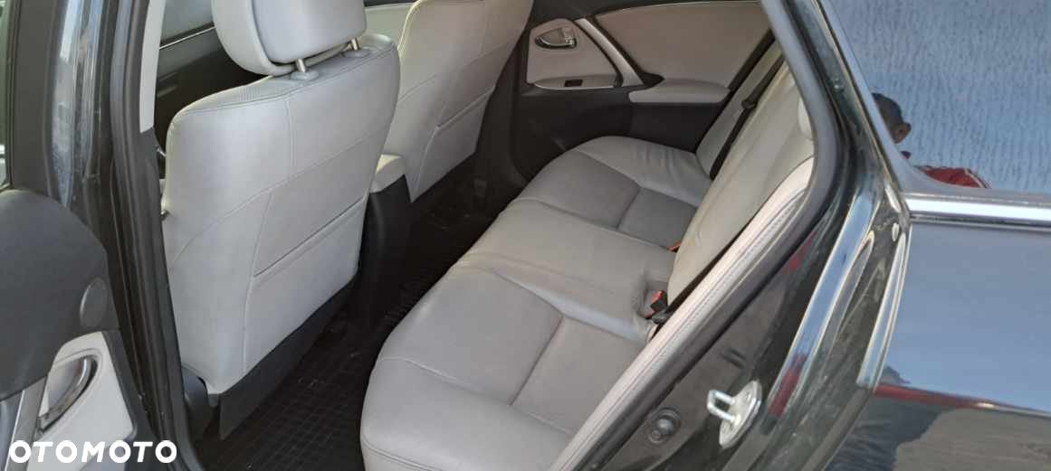 Toyota Avensis 2.0 D-4D Premium - 2