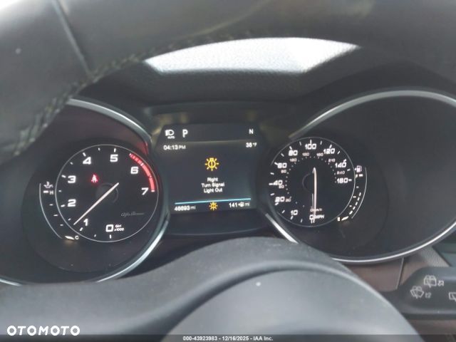 Alfa Romeo Stelvio 2.0 Turbo 16V AT8-Q4 Veloce Ti - 8