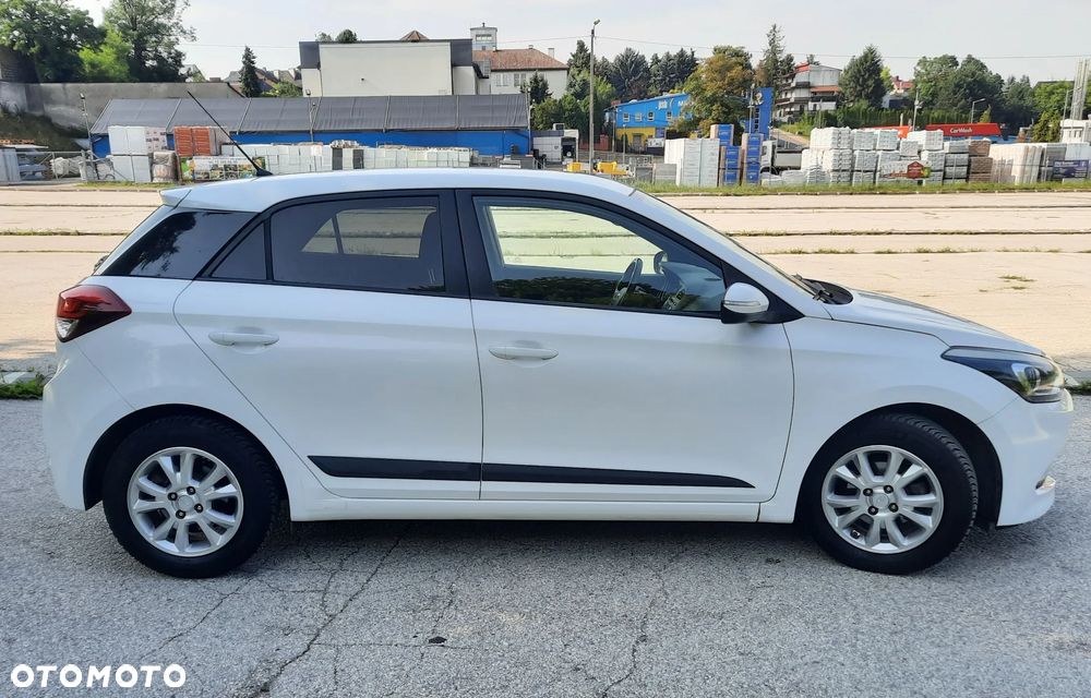 Hyundai i20 1.2 GO - 17