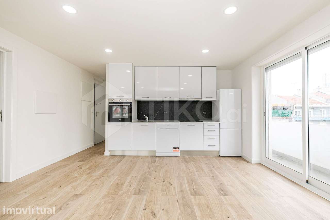T3 Totalmente remodelado na Amadora – Pronto a habitar | Excelente loc - Grande imagem: 2/21