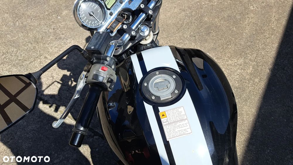 Yamaha XJR - 3