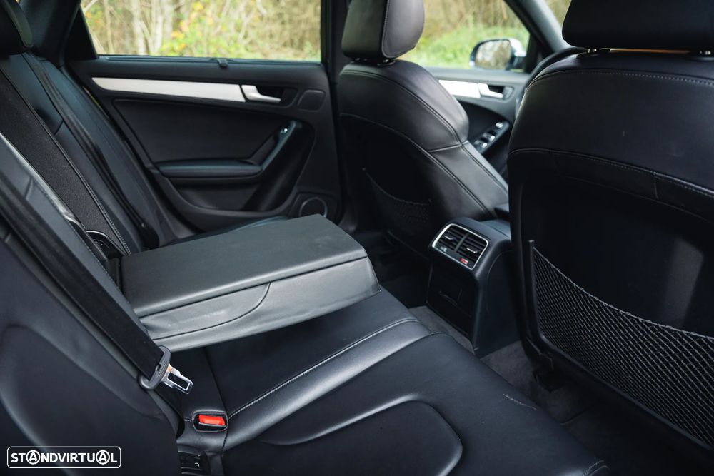 Audi A4 2.0 TDI DPF S line Sport Pack - 43