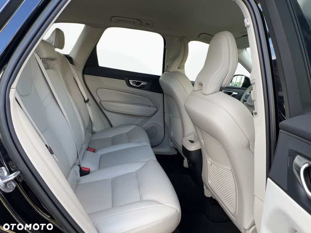 Volvo XC 60 B5 B AWD Plus Dark - 13