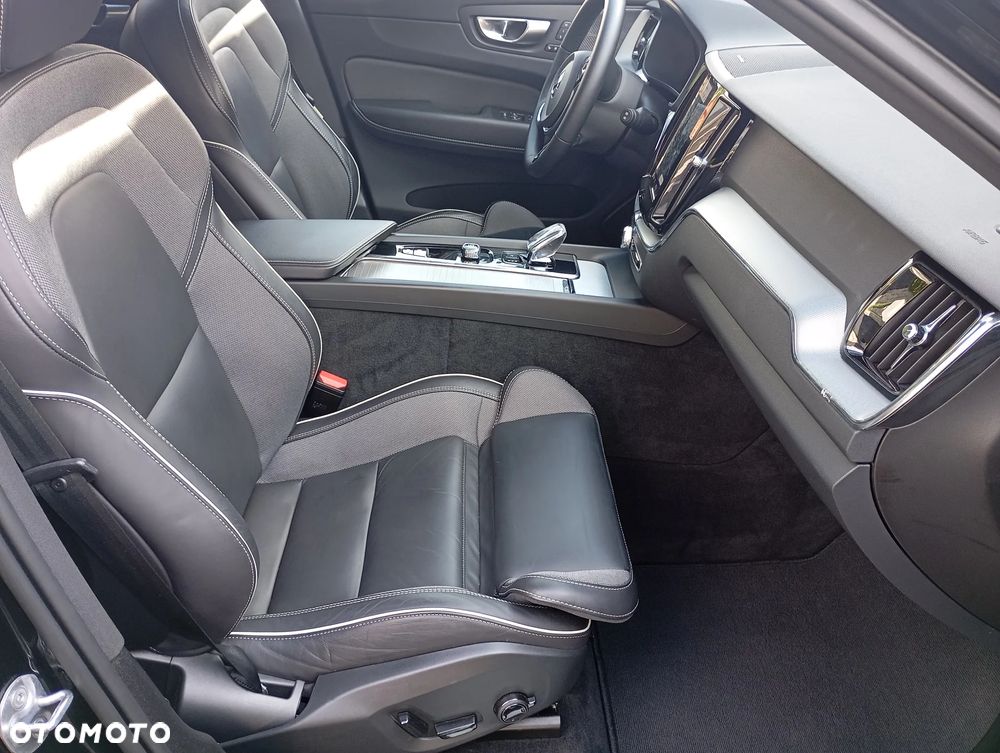 Volvo XC 60 B4 D AWD Ultimate Dark - 6