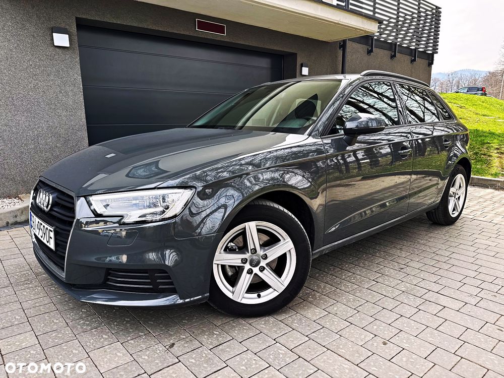 Audi A3 Sportback 1.6 TDI design - 12