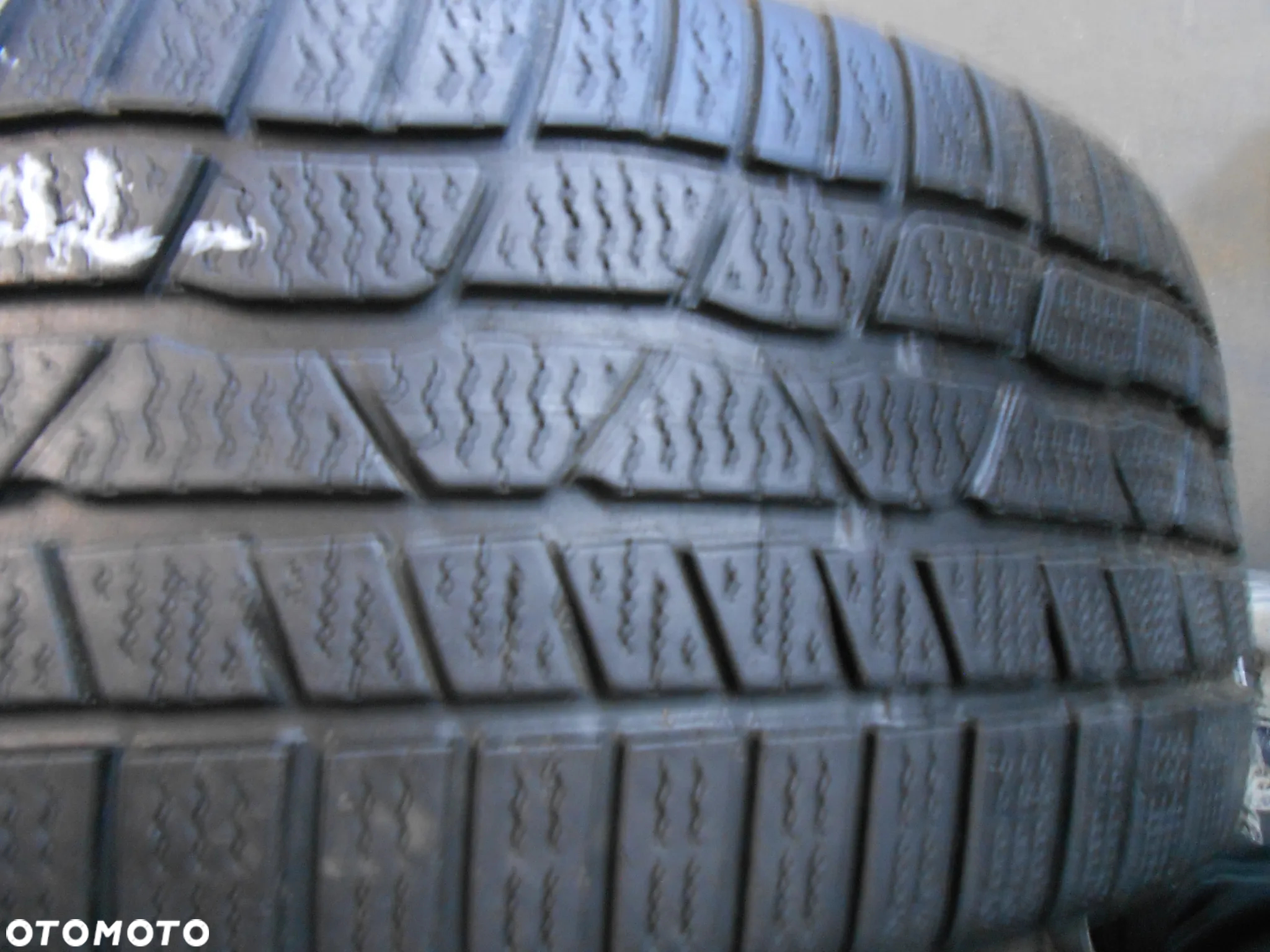 OPONA POJEDYNKA 215/45R17 CONTINENTAL CONTI WINTER CONTACT 830P DOT 1613 7.9MM - 2