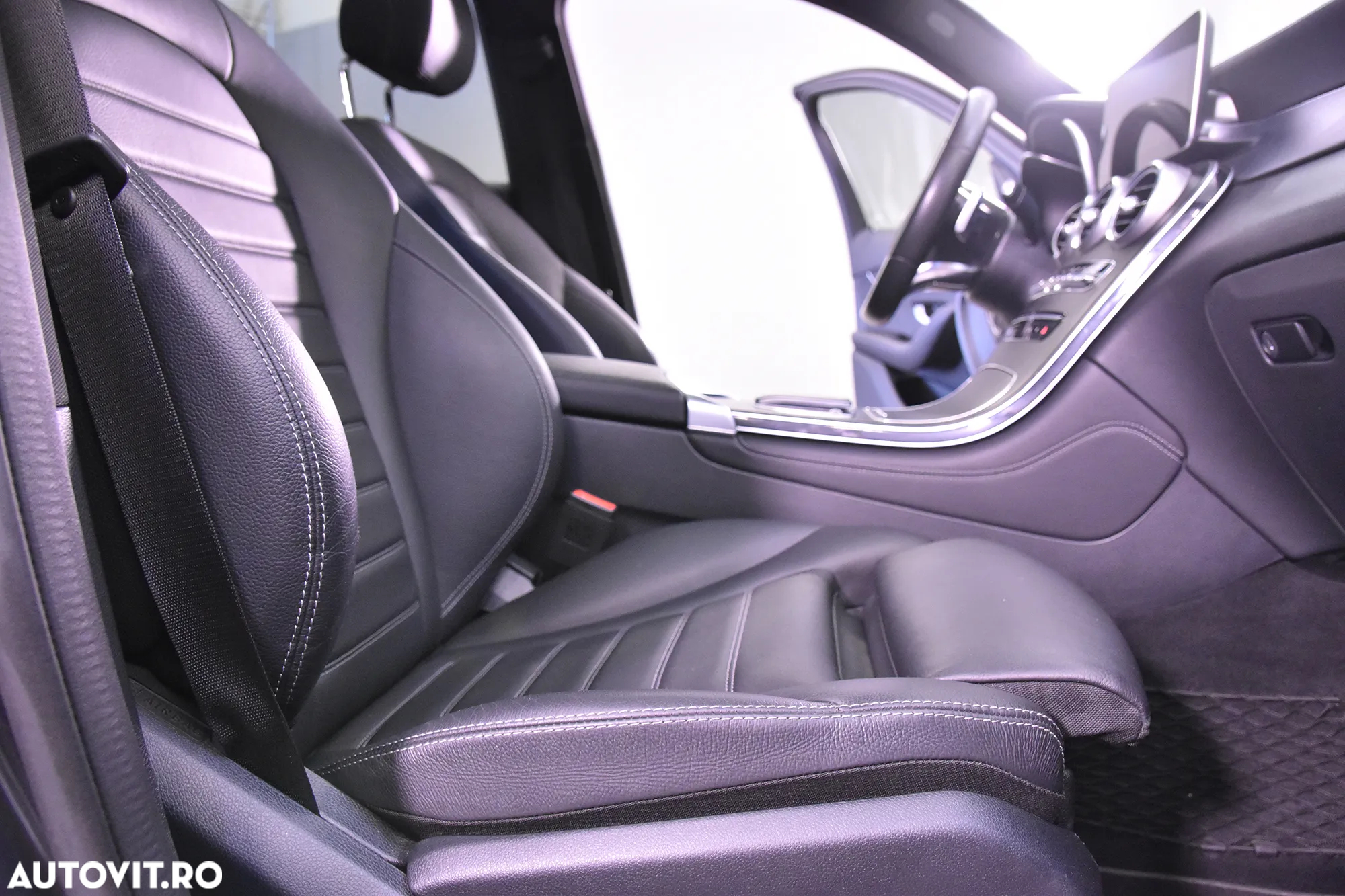 Mercedes-Benz GLC 300 d 4Matic 9G-TRONIC AMG Line - 11