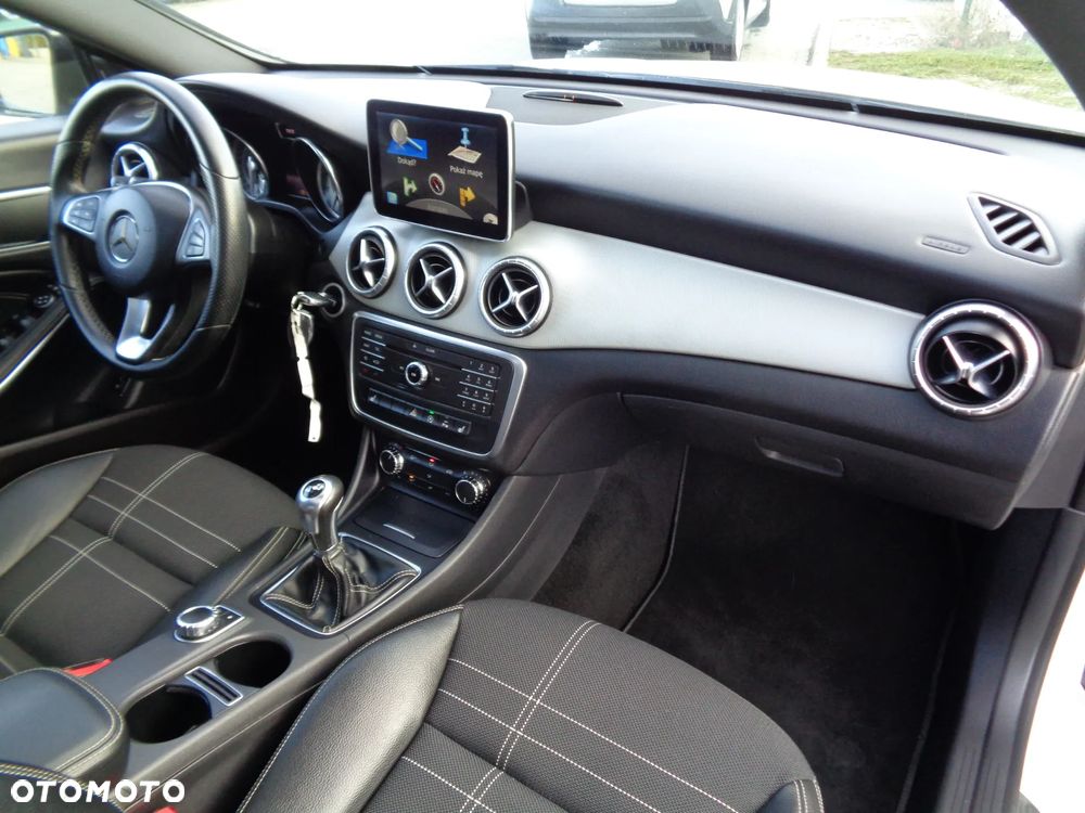 Mercedes-Benz CLA 180 Urban - 18