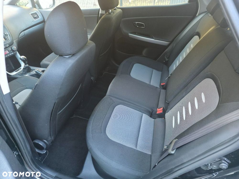 Kia Ceed - 8