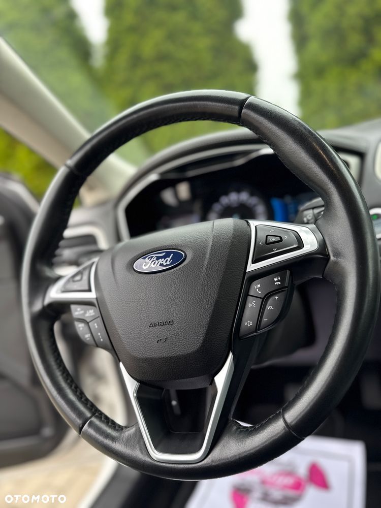 Ford Mondeo 2.0 Hybrid Vignale Plus - 33