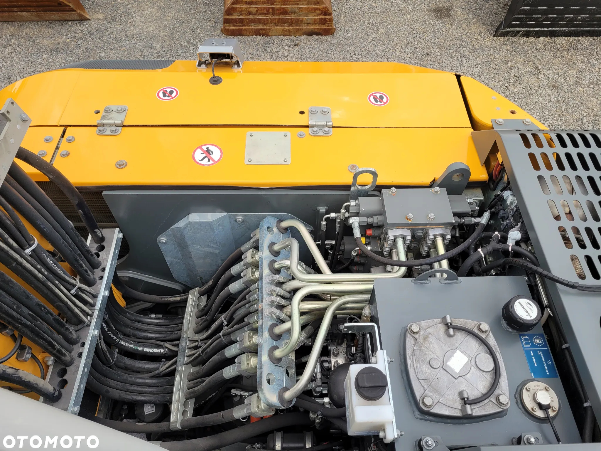 Liebherr A913 compact / 3400h / jak NOWA!!! / - 19