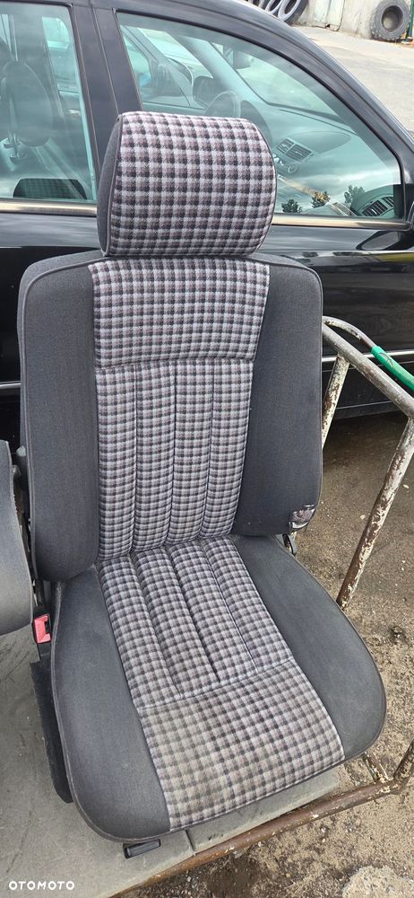 Fotele + kanapa tył + podłokietnik Mercedes W124 92 rok kpl Sedan - 2